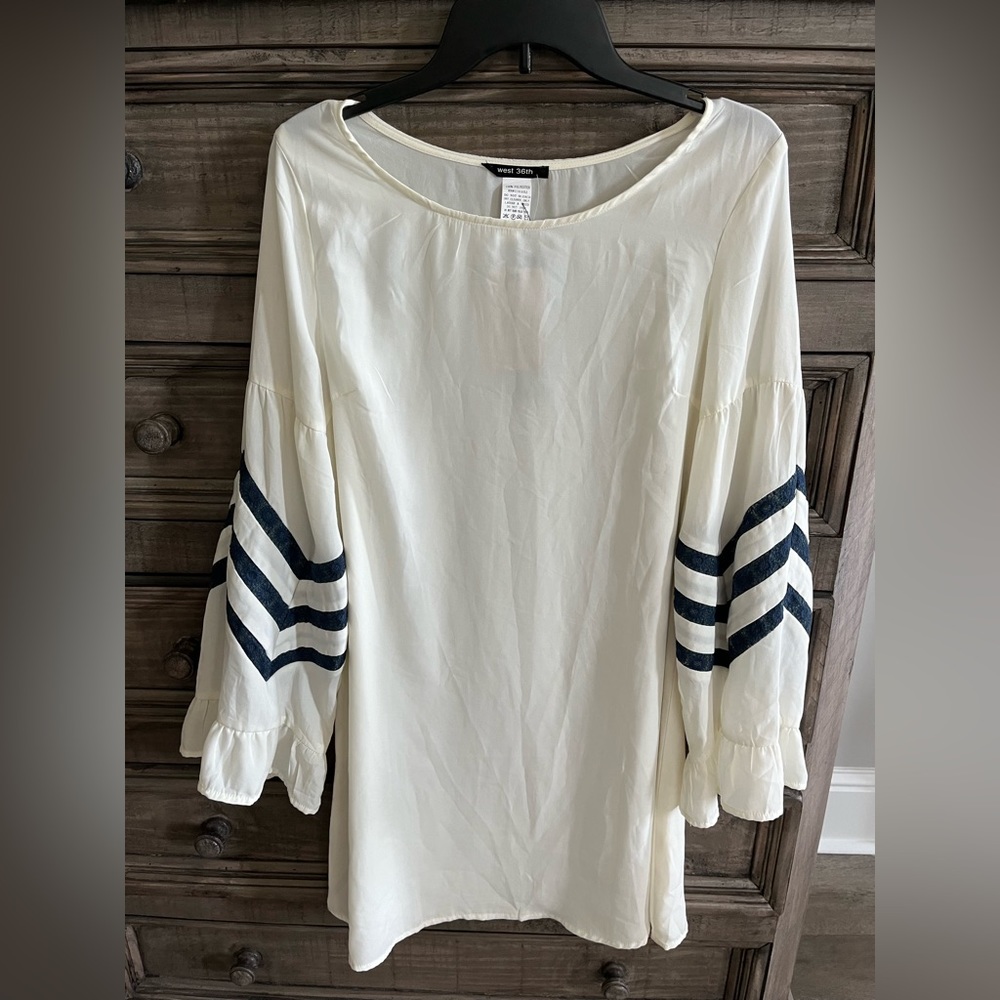 NWT Women’s Boutique WEST 36th Cream/Navy Embroidered Bell Sleeve Dress (Medium)